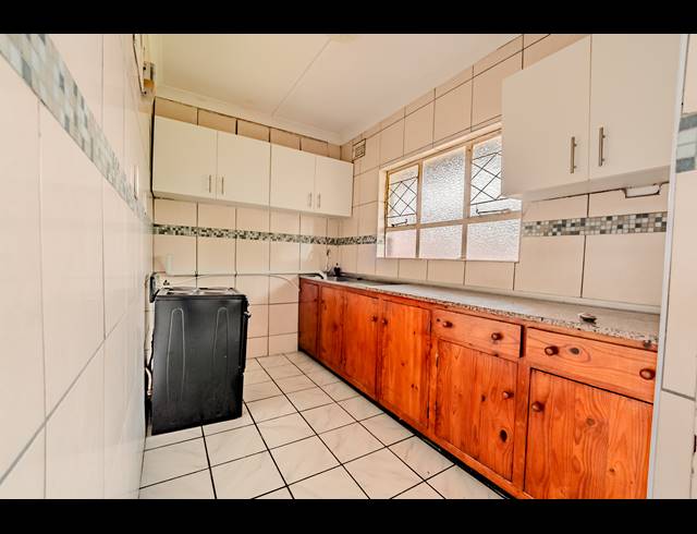 2 BEDROOM APARTMENT FOR SALE IN ESSENWOOD